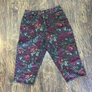 Halston Jeanswear Capri Floral Patterned Victorian Capri